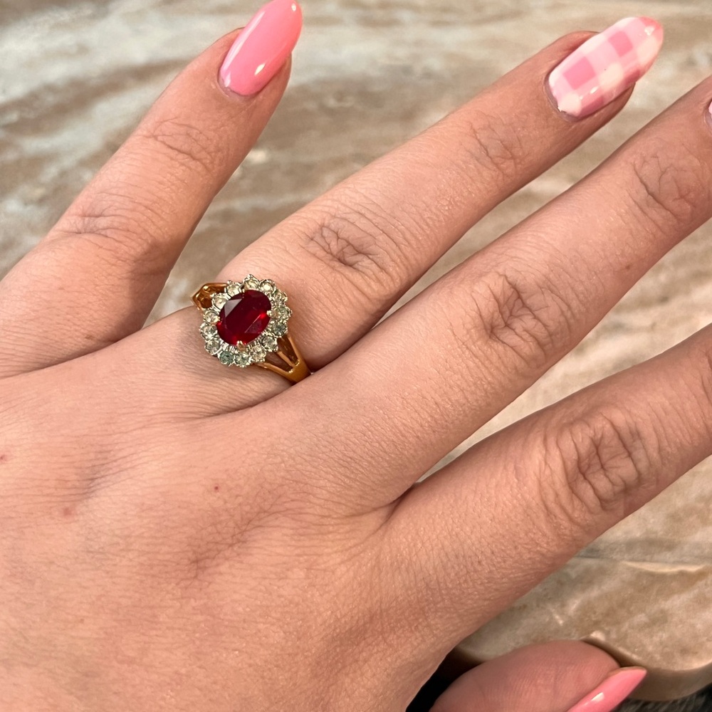 Elegant Gold and Red Gemstone Ring